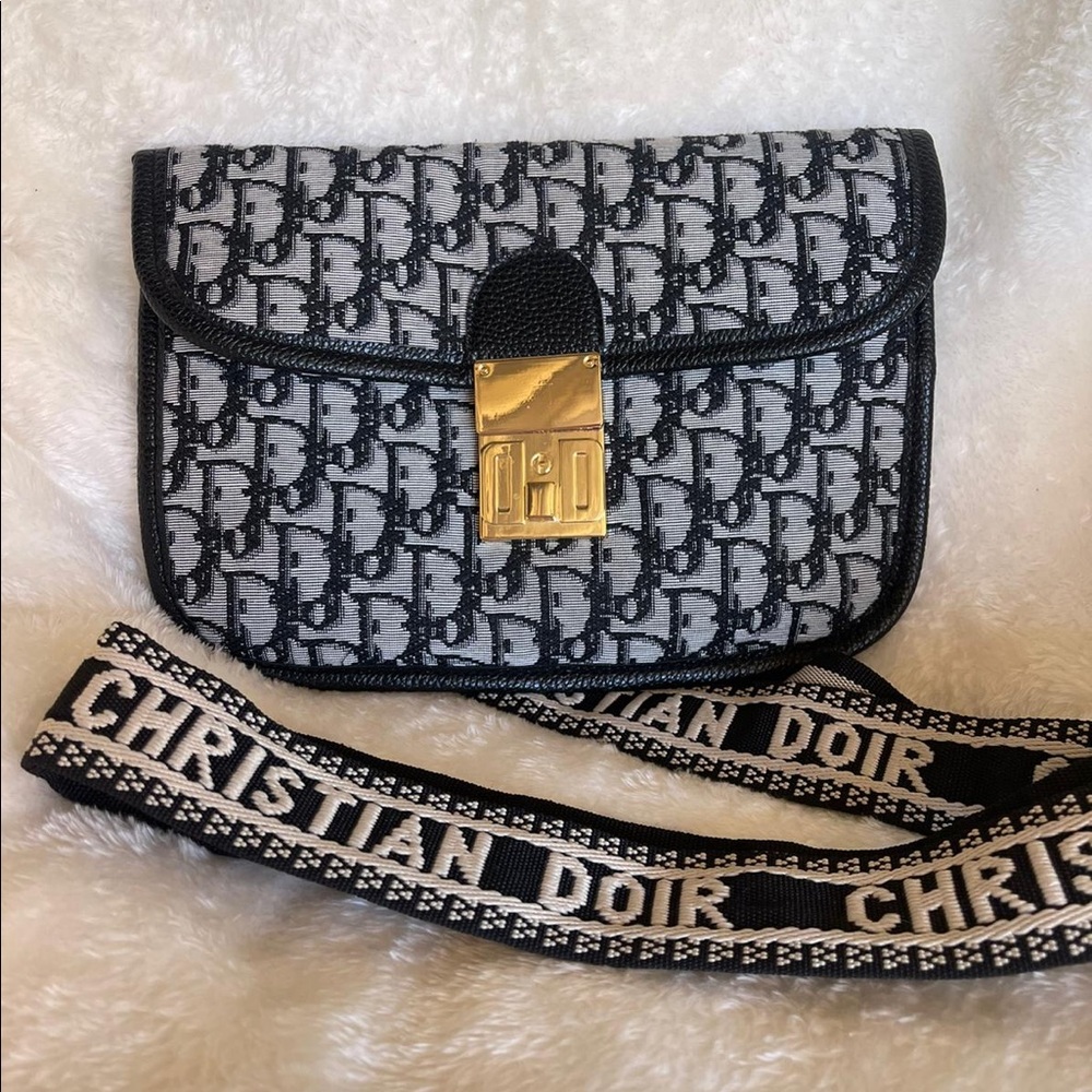 Crossbody purse